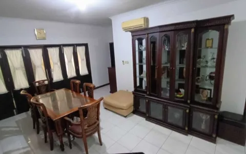 Rumah Hoek, Bagus dan Terawat di Bintaro