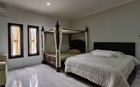 Rumah Hoek, Bagus dan Terawat di Bintaro