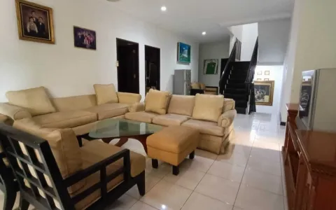 Rumah Hoek, Bagus dan Terawat di Bintaro