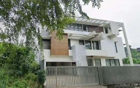 Jual Rumah Hoek di Intercon, Kebon Jeruk