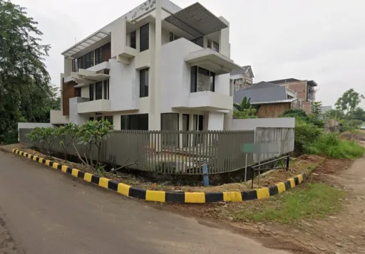 Jual Rumah Hoek di Intercon, Kebon Jeruk