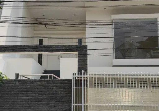 Jual Rumah 3 Lantai di Pluit, Jakarta Utara